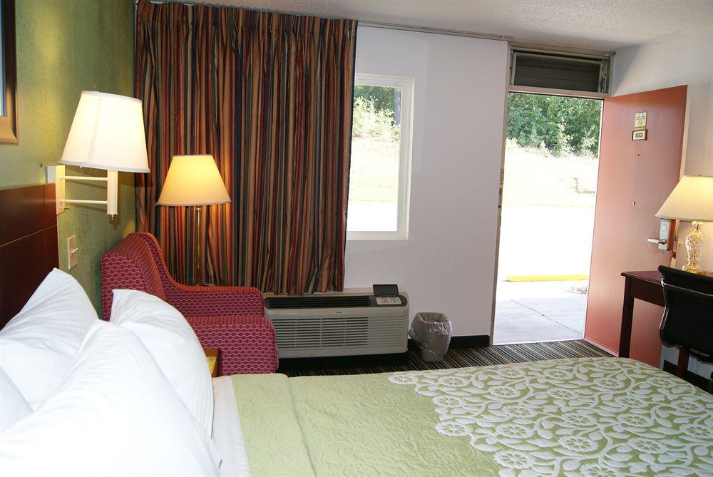 Days Inn By Wyndham Shelby Zewnętrze zdjęcie